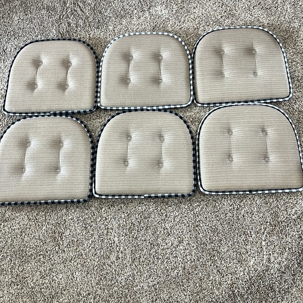 Memory foam, non slip rubber back, black/white checkered chair cushions. 6 pack. - Picture 10 of 15